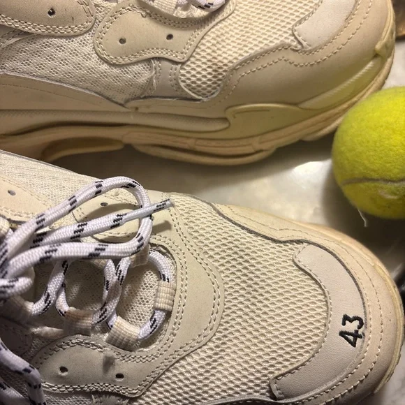 Balenciaga Triple S White Sneakers - Iconic Chunky Style - 43 - Picture 8 of 8